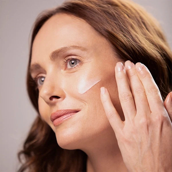 Sisley A LIntegral Anti-Age Radiance Anti-Dark Spot Serum