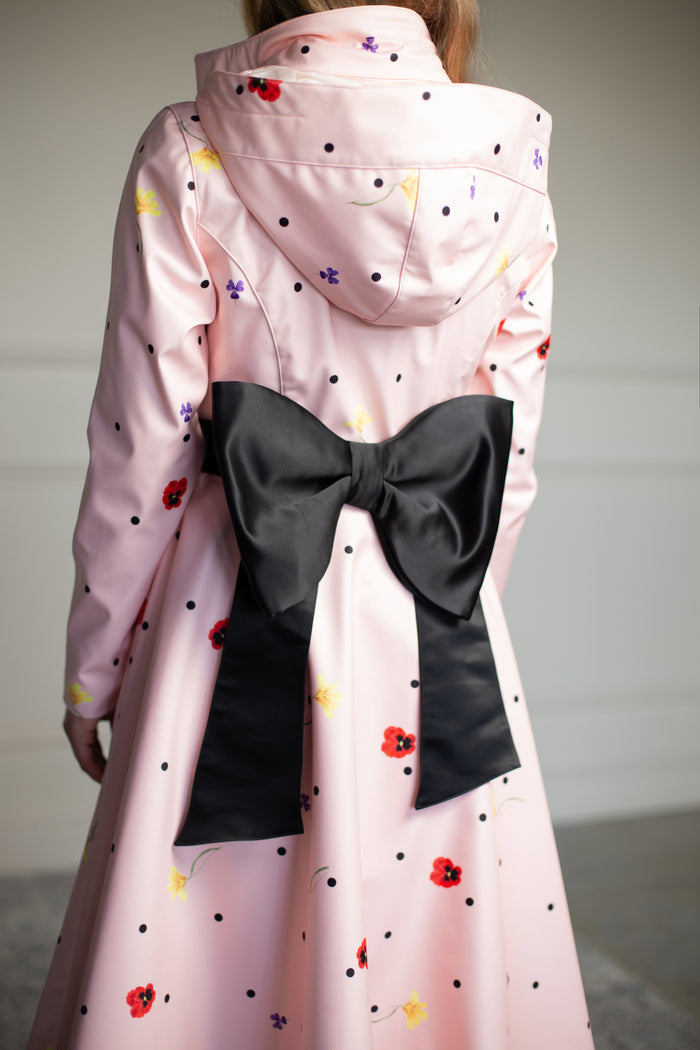 Feminine waist belt featuring a large decorative bow detail