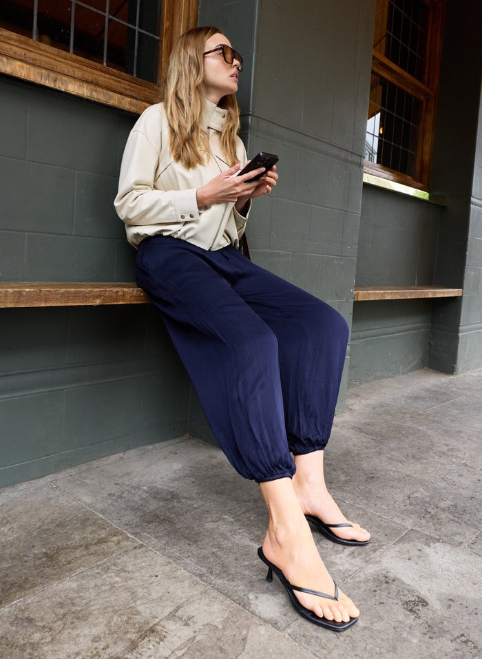 Brook Satin Balloon Trousers - Navy Baukjen
