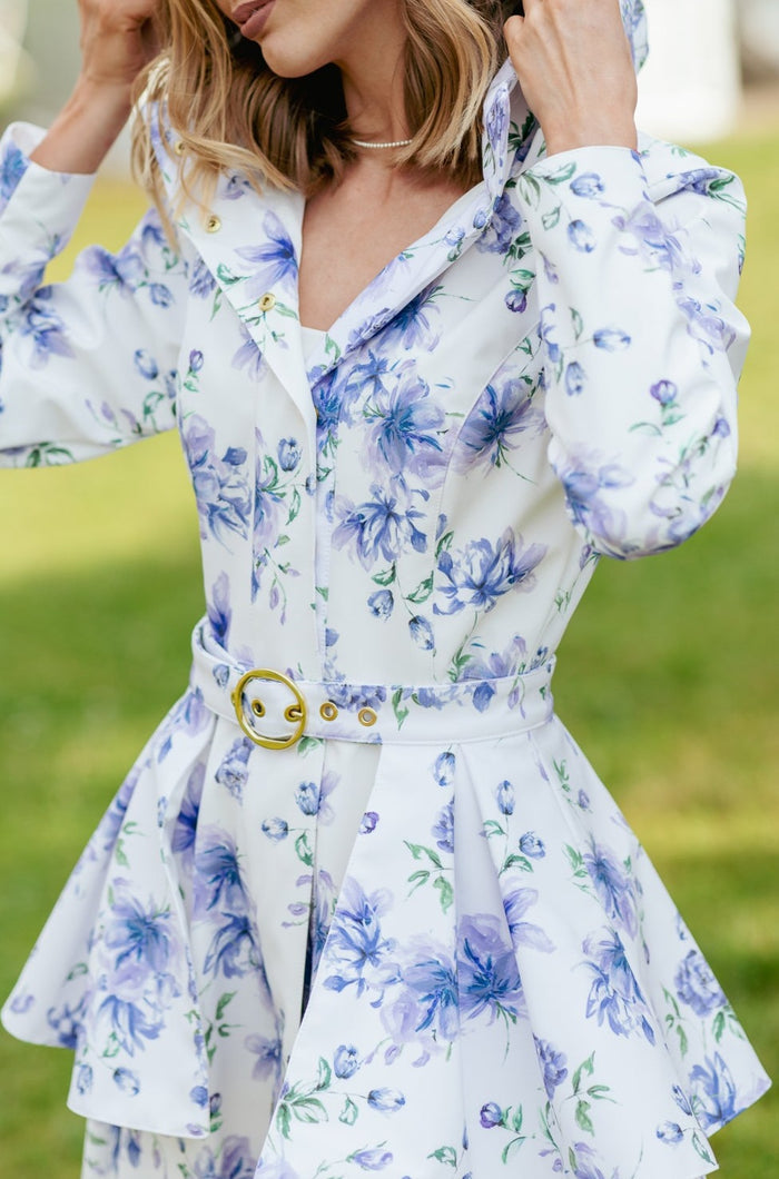 Peplum belt in white and blue