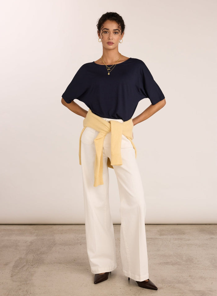 Carrie Relaxed Boat Neck Tee - Classic Navy Baukjen