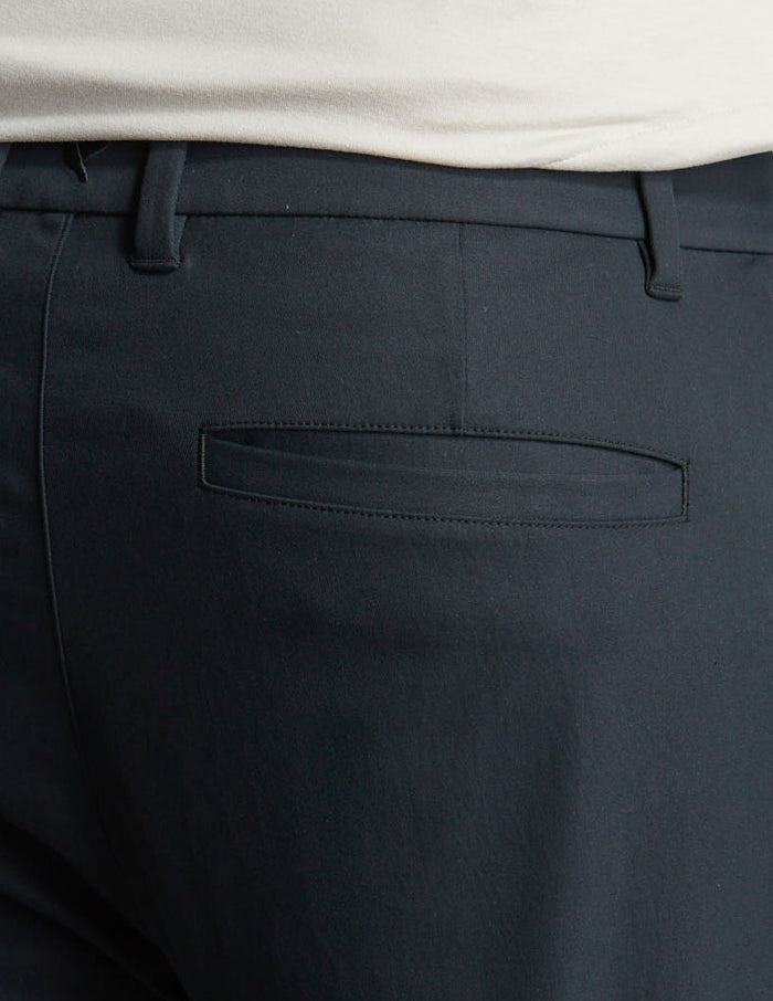 GHØST CHINOS - Mach Black - Slim Fit (The Shadow Forms)