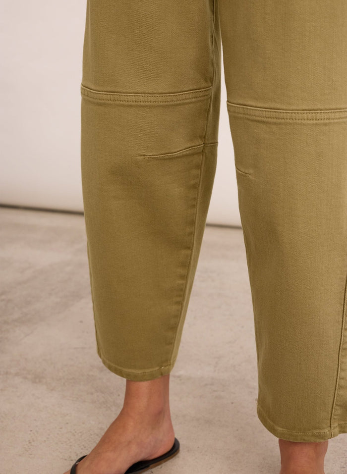 Reece Organic Cotton Stretch Barrel Leg Cargo Jeans - Taupe Baukjen